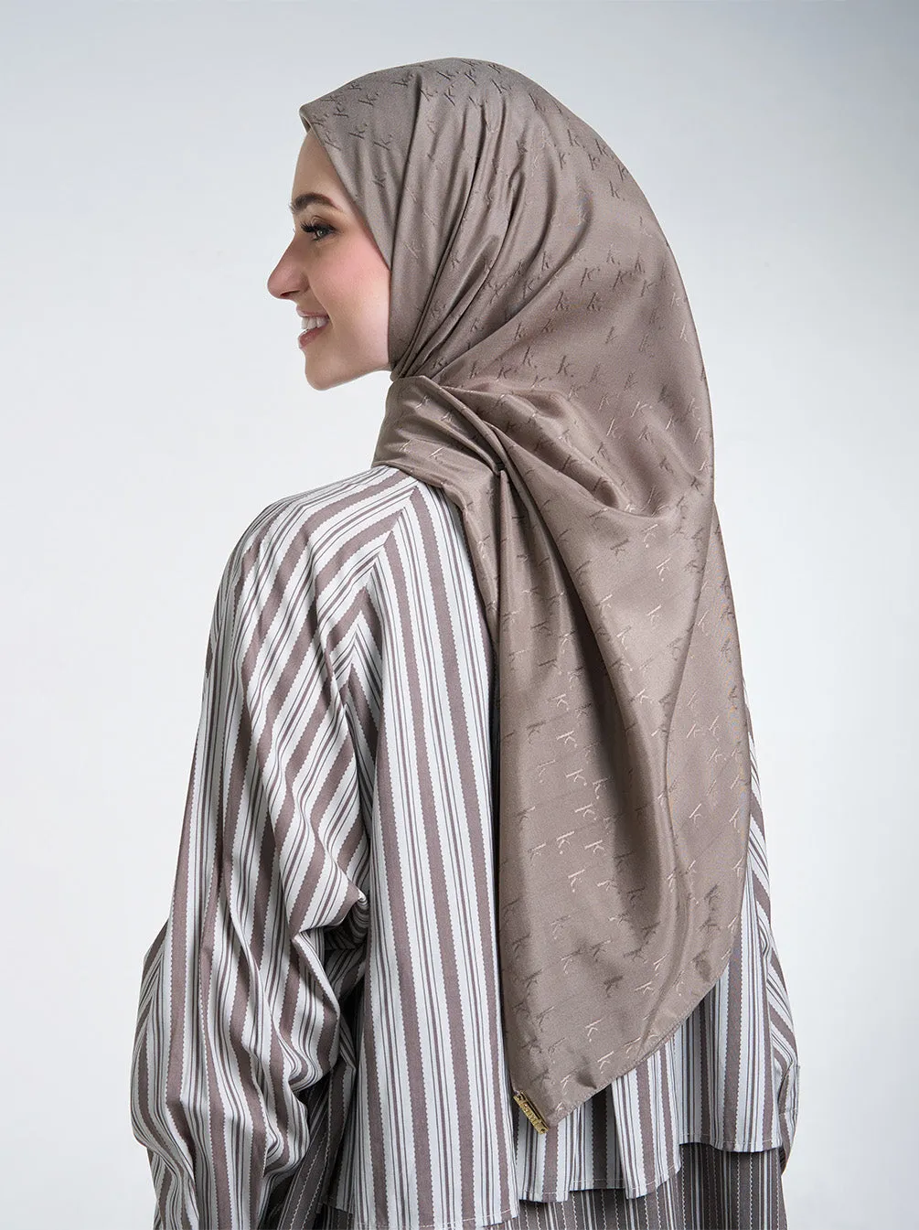 AIRY JACQUARD VOILE SCARF PLAIN LATTE