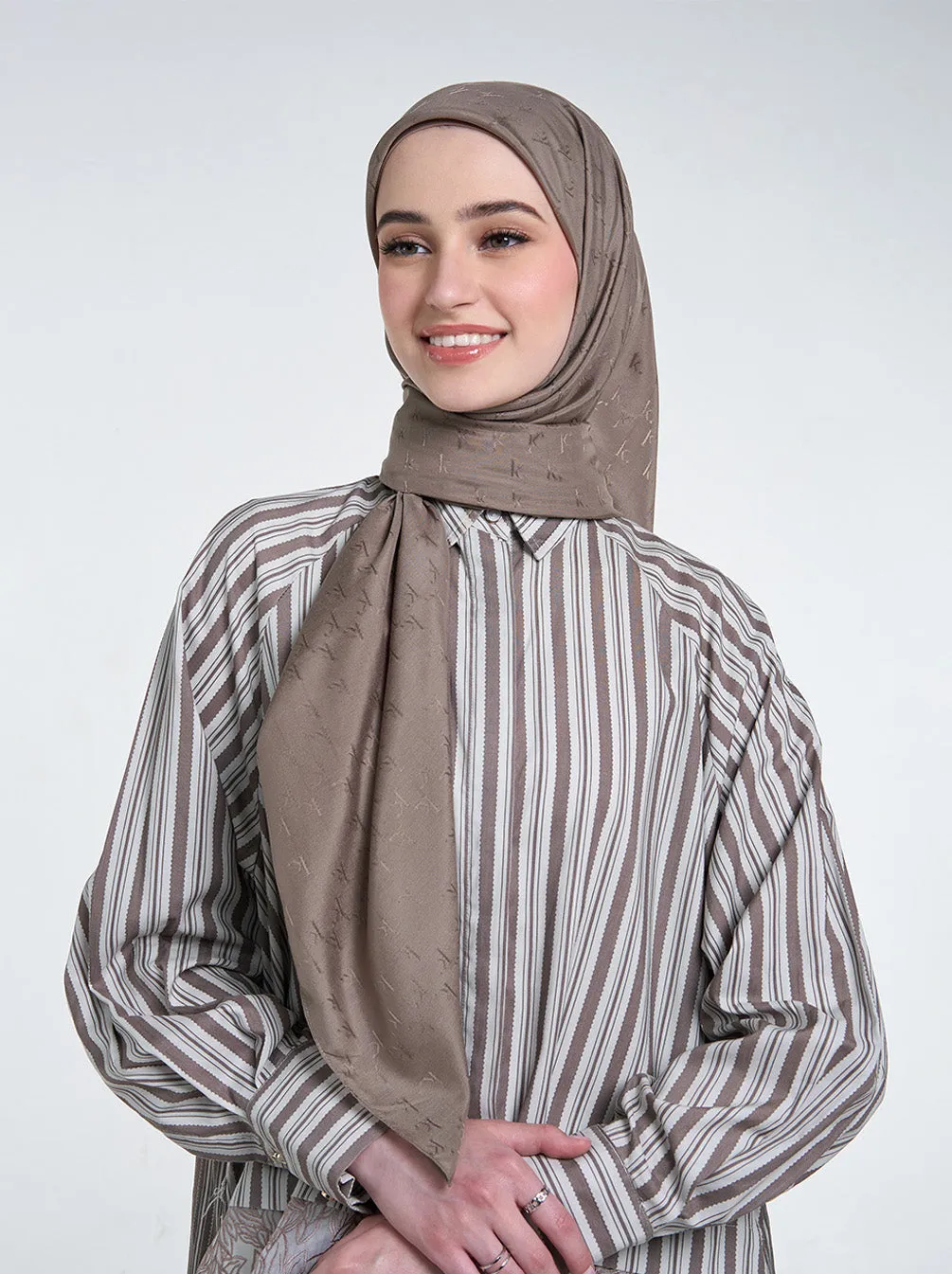 AIRY JACQUARD VOILE SCARF PLAIN LATTE
