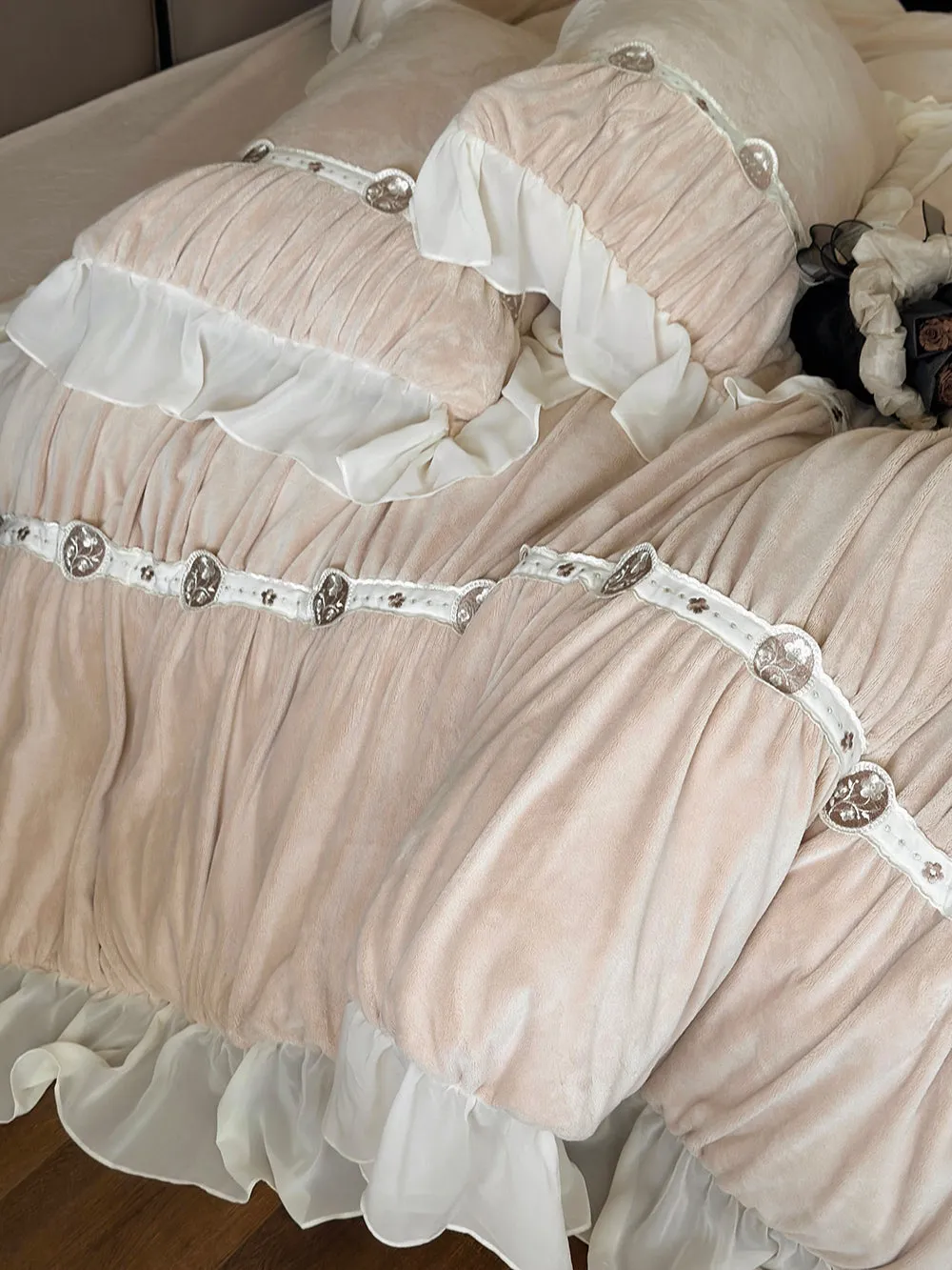 Princess Ruffled Thickened Warm Milk Velvet Lace Winter Bedding Set